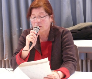 Ulrike Dwel prsentiert den Konferenzteilnehmern die Fortsetzung der Verbotskampagne gegen die NPD "NoNPD".