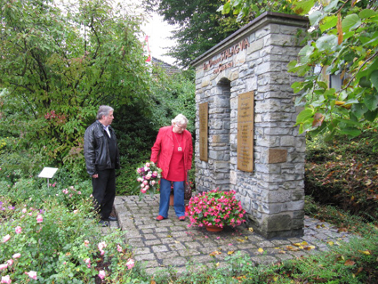 Auf dem Gedenkstein wird der 25.000 Toten von Hemer - Kriegsgefangene und Opfer der Wehrmacht - gedacht
