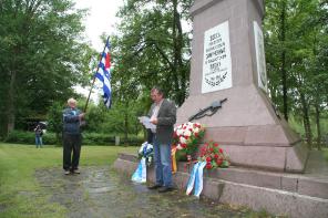 Hubert Kniesburges hielt die Ansprache am Obelisken. 