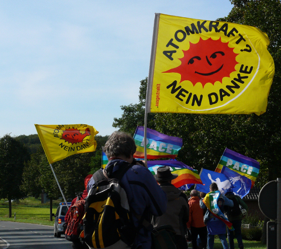 Der andere 3. Oktober mit Aktion gegen den „Krieg vom Niederrhein“ (Foto: jochen vogler - r-mediabase.eu)