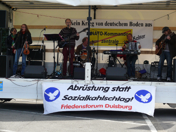 Der andere 3. Oktober mit Aktion gegen den „Krieg vom Niederrhein“ (Foto: jochen vogler - r-mediabase.eu)