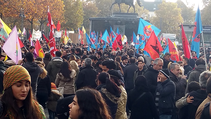 15.000 Menschen haben (nach Veranstalterangaben) am Samstag in Köln an der antifaschistische Solidaritätskundgebung mit den Kurden und anderen Völkern der Türkei teilgenommen.