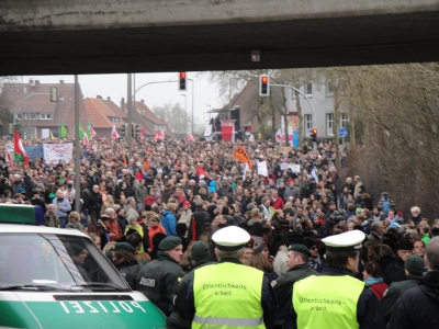 Die Kundegebung des Keinen Meter Bündnisses und des DGB am Hohen Heckenweg Ecke Piusalle