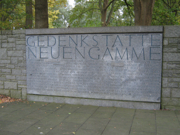 Teil der 1965 eröffneten Gedenkstätte mit dem internationalen Mahnmal.
