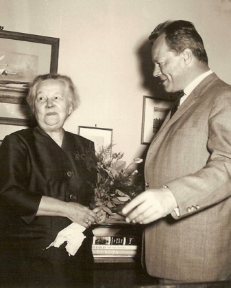 Willy Brandt 1961 zu Besuch bei Agnes Miegel